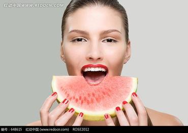 美女各种吃瓜图片视频下载,盘点各大美女吃瓜瞬间，视觉盛宴来袭！