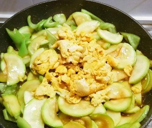 鹅蛋炒茭瓜可以吃吗视频,鹅蛋炒茭瓜，简单易学营养满分